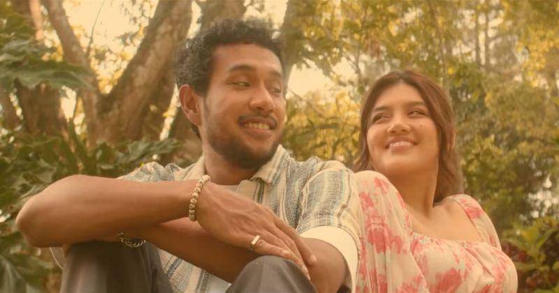 Youtube.com/RoyalEntertainmentID